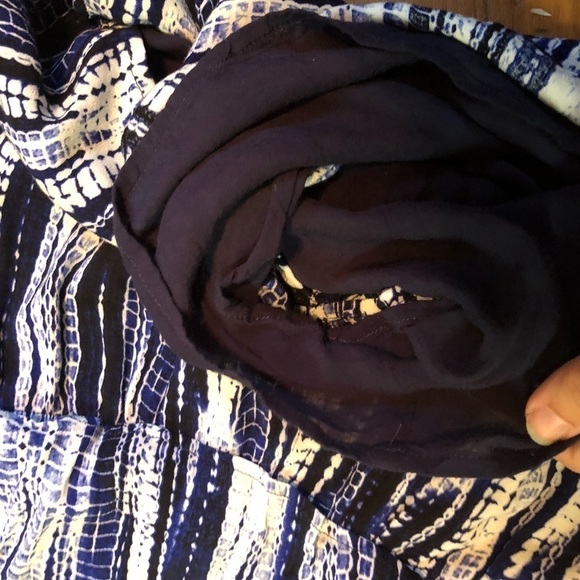 Cupcakes and Cashmere Cari Blue Tie Dye Print Romper Medium E - Picture 3 of 5